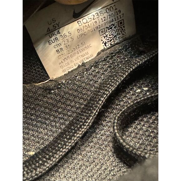 Size 4.5 - Nike Air VaporMax Flyknit 3 GS Kids Black Athletic Running BQ5238-001 - Picture 7 of 8